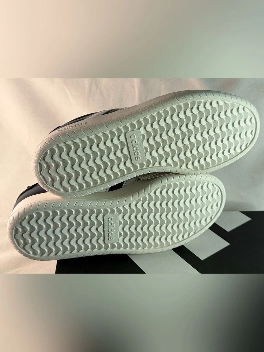Adidas Men’s 8.5 W10 Navy & White Court-Style Sneakers New